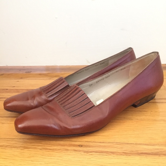Salvatore Ferragamo Shoes - Vintage Salvatore Ferragamo Italian Leather Pumps